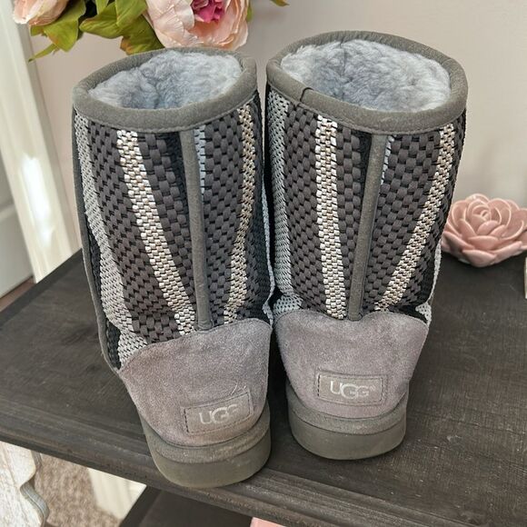 GUC UGG Australia Classic Short Woven UGGpure Lined boots(size 9) - Picture 3 of 13